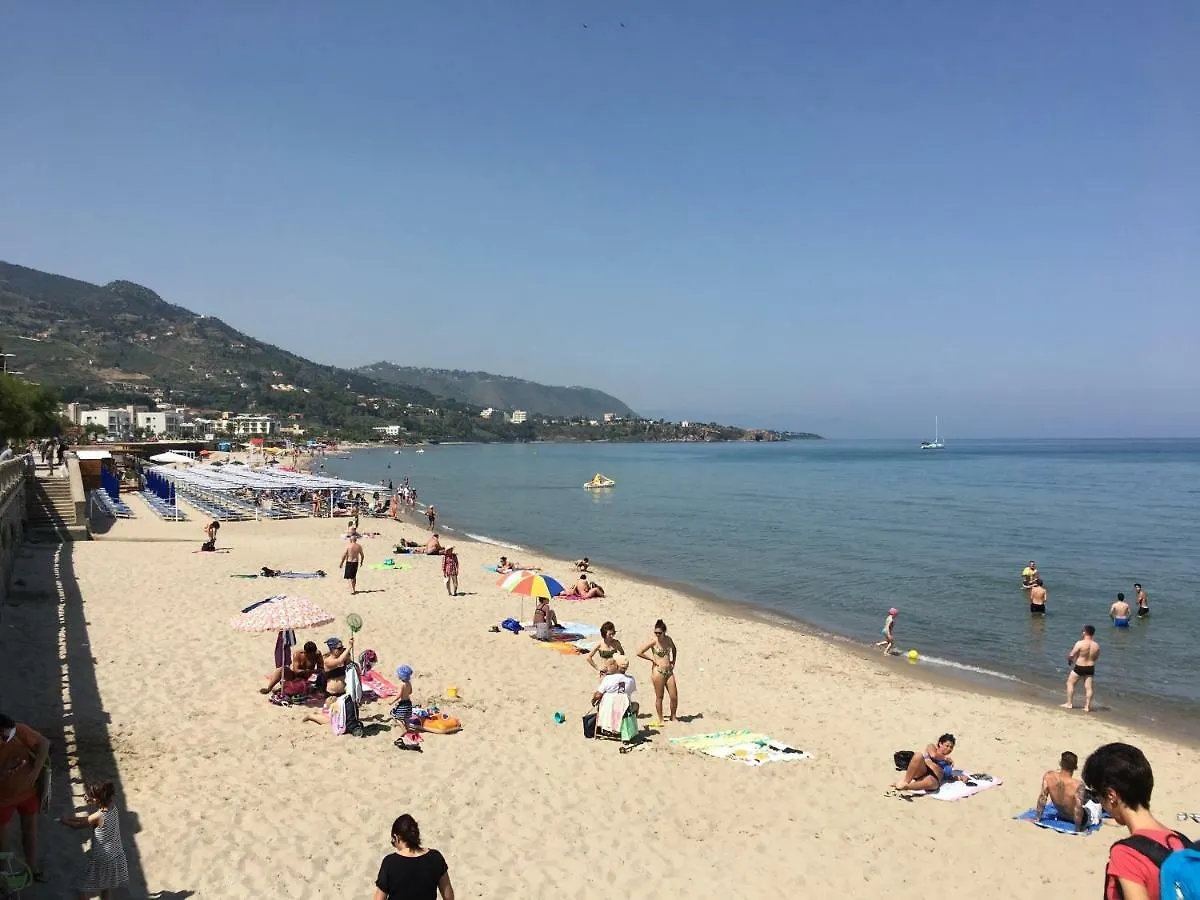 I Colori al Mare Appartamento Cefalù 0*,  Italia